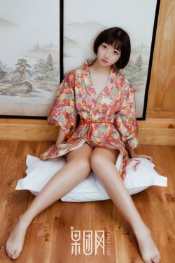 厨房里摸着乳丰满